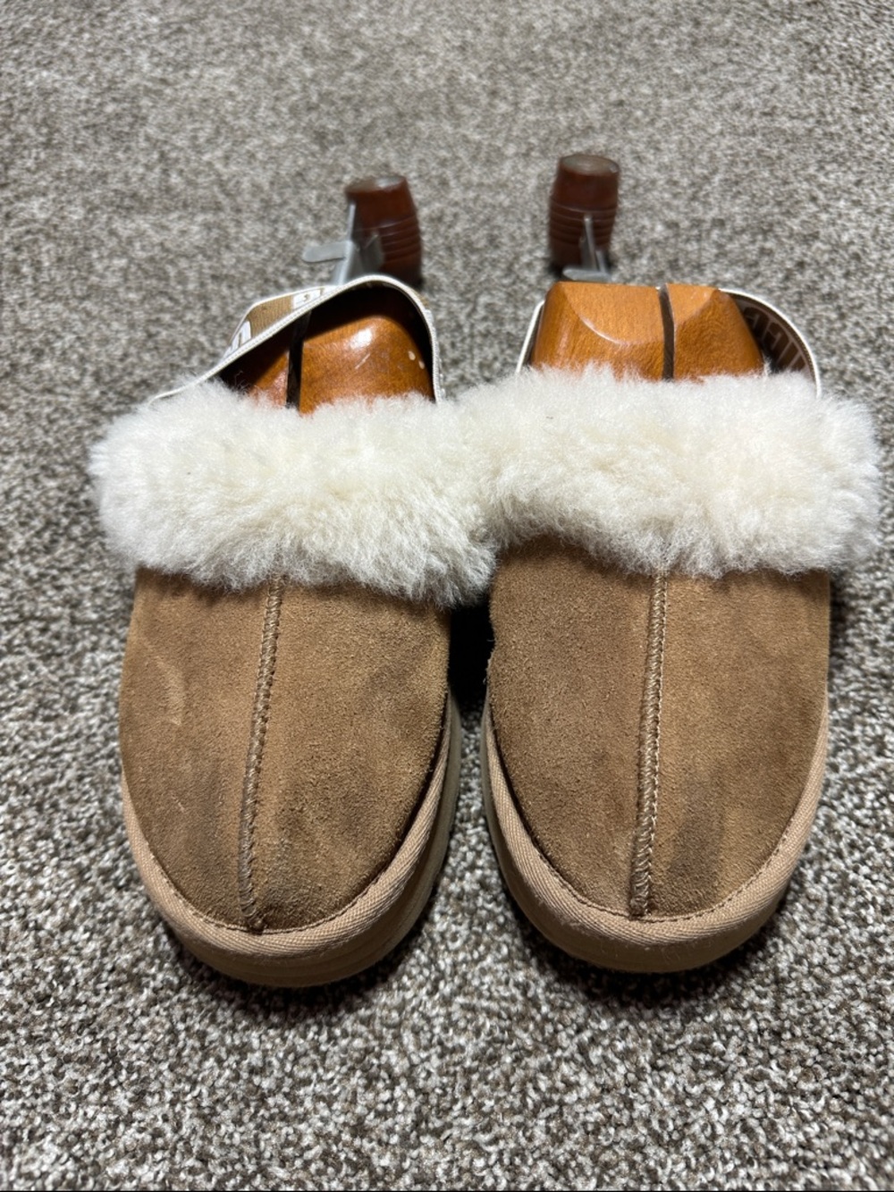 UGG girl’s Funkette slippers in chestnut size 1 - Picture 7 of 7
